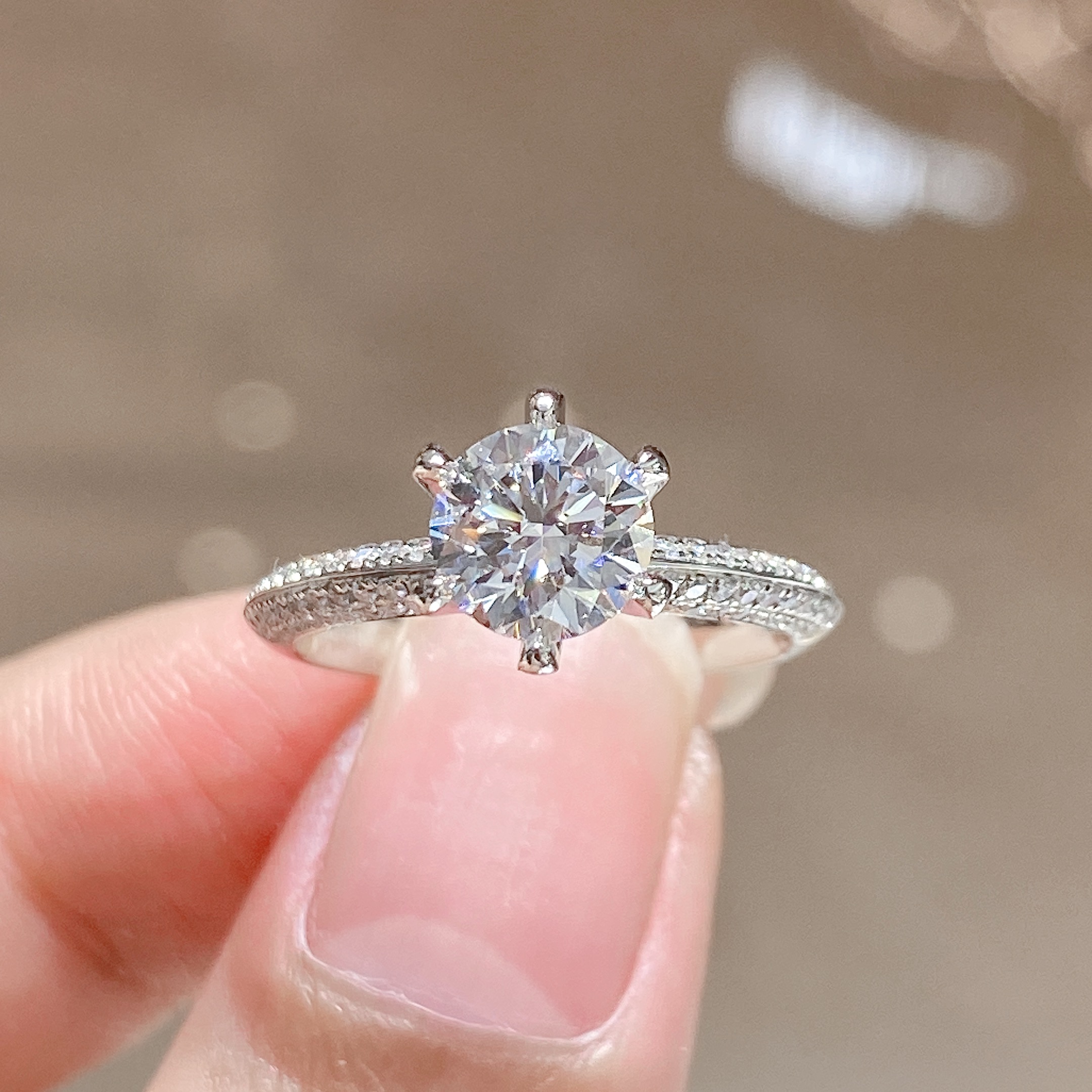 【ラボダイヤモンド】 K18 1カラット リング D VVS2 IGI認証 0002 KRKC