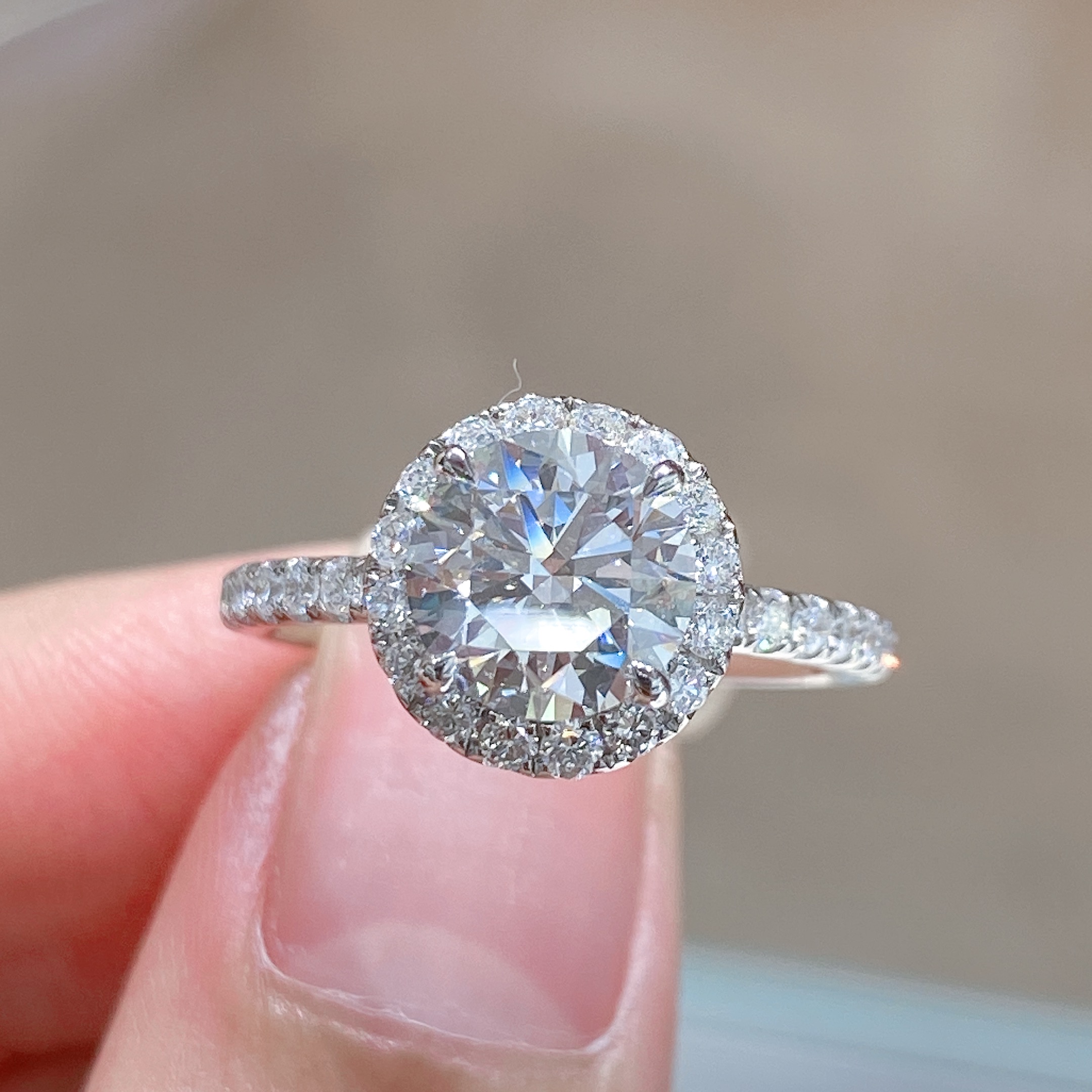 【ラボダイヤモンド】 K18 1カラット リング D VVS2 IGI認証 0005 KRKC