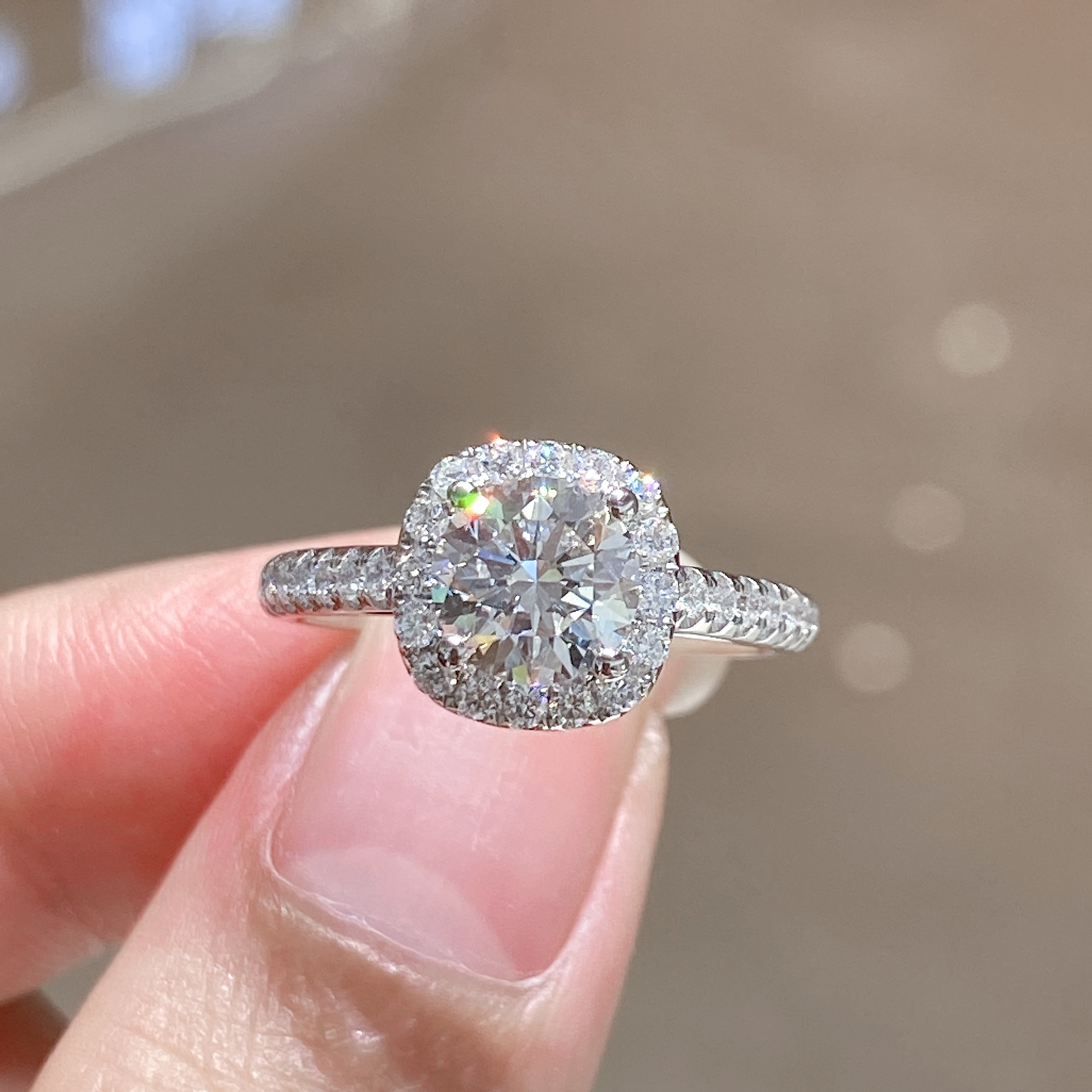 【ラボダイヤモンド】 K18 1カラット リング D VVS2 IGI認証 0006 KRKC