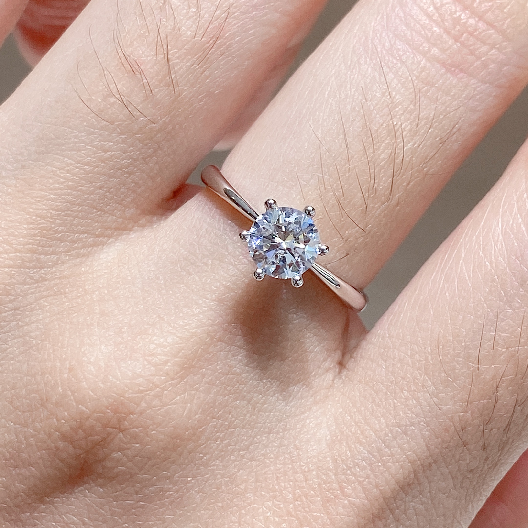 1カラット ラボダイヤモンド リング D VVS2