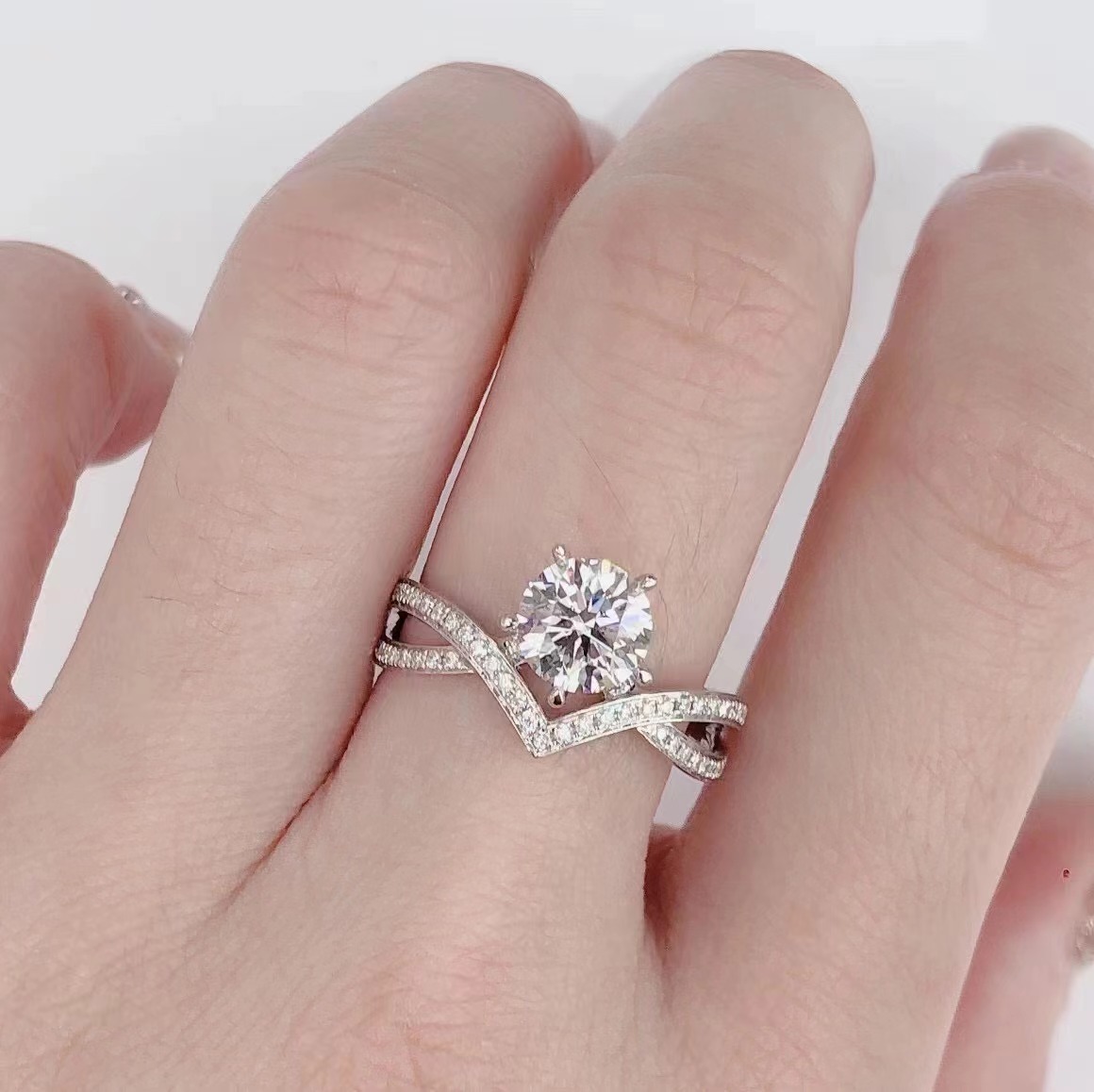 【ラボダイヤモンド】 K18 1カラット リング D VVS2 IGI認証 0010 KRKC