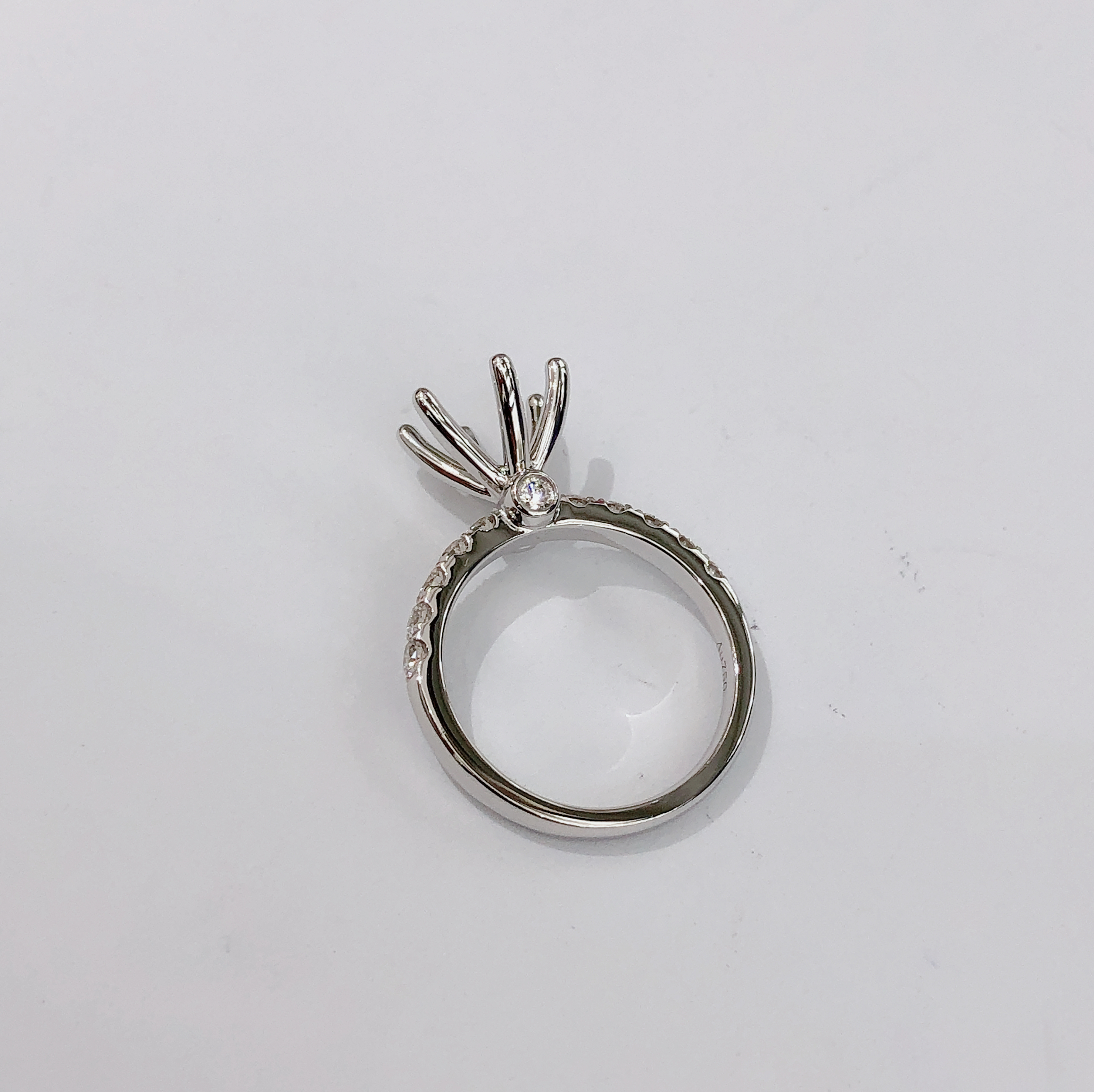 【ラボダイヤモンド】 K18 1カラット リング D VVS2 IGI認証 0003 KRKC