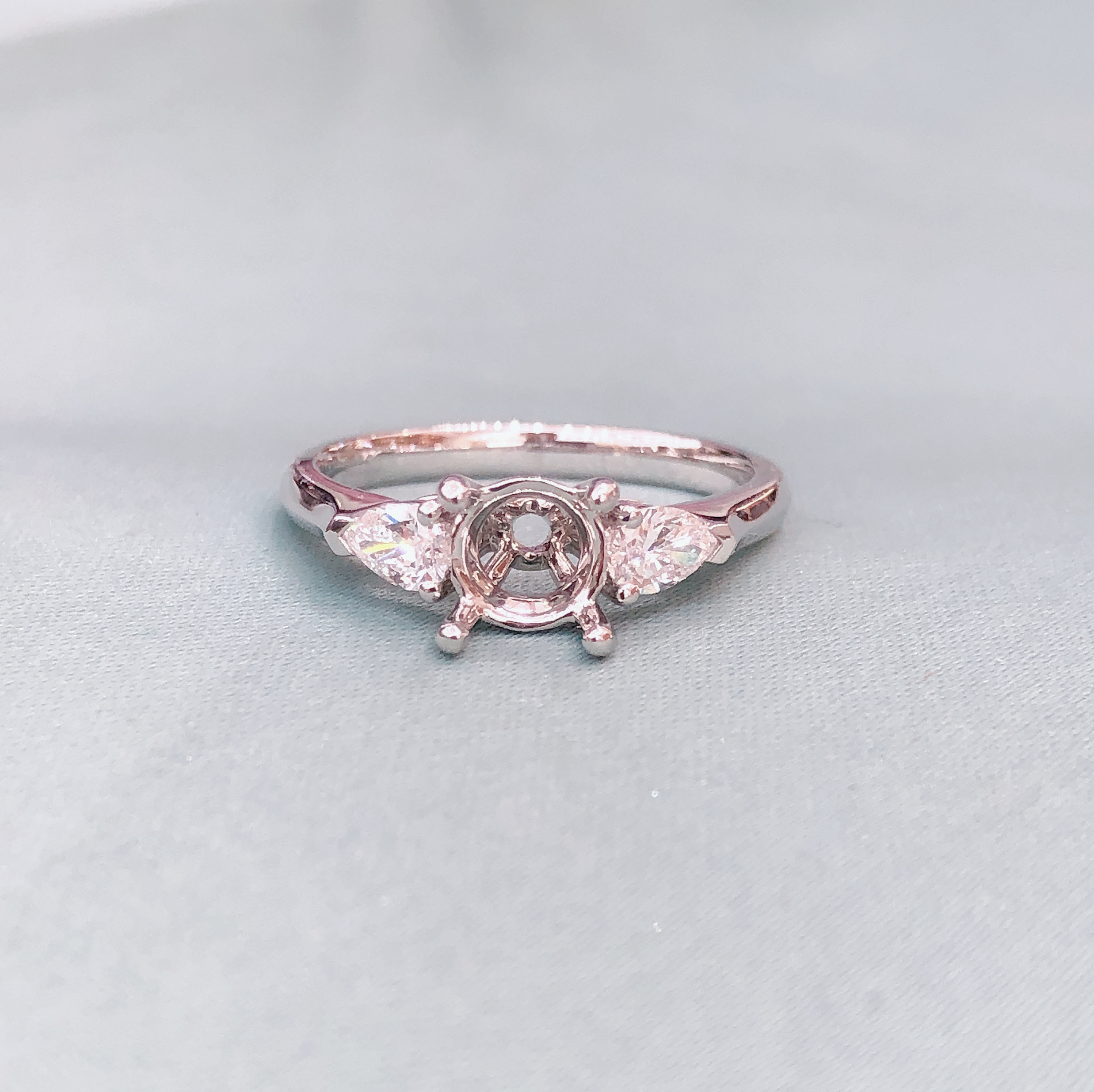 【ラボダイヤモンド】 K18 1カラット リング D VVS2 IGI認証 0009 KRKC