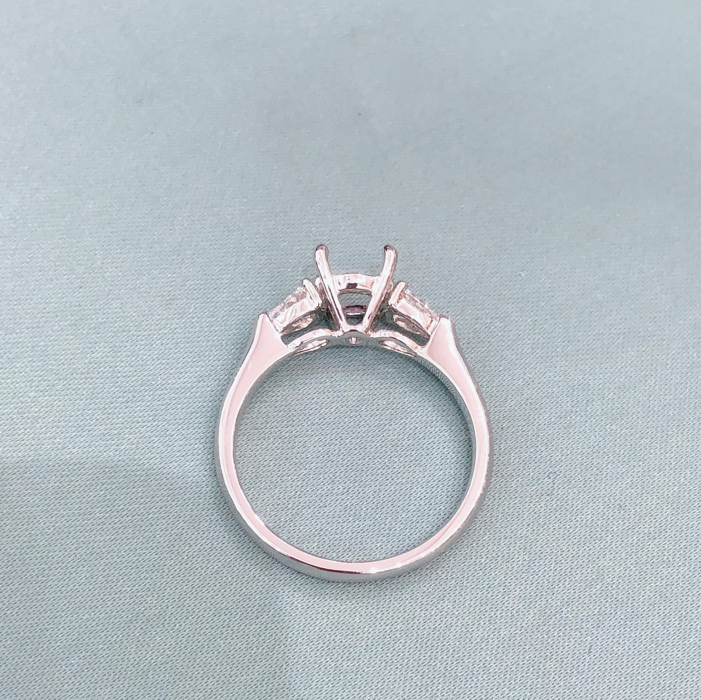 【ラボダイヤモンド】 K18 1カラット リング D VVS2 IGI認証 0009 KRKC