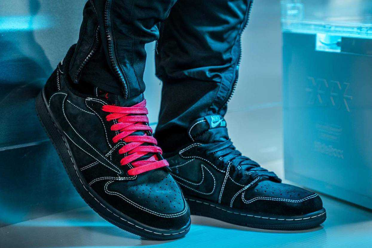 Travis Scott × Nike Air Jordan 1 Low OG SP Travis Scott × Nike Air Jordan 1 Low OG SP