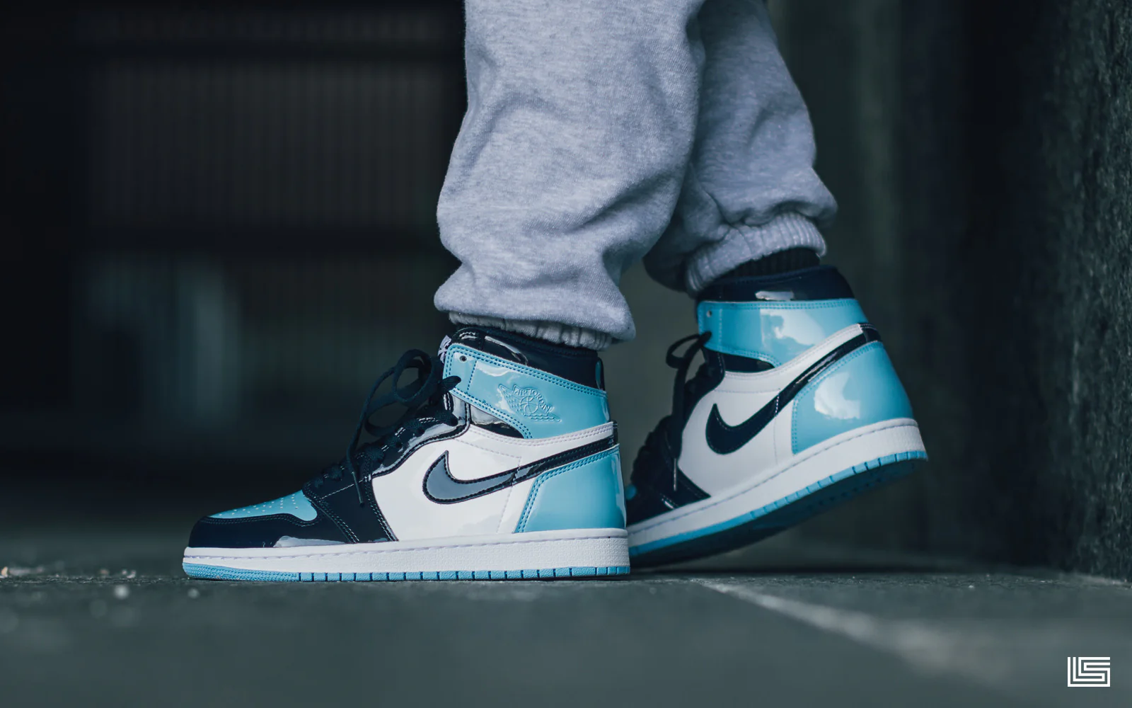 Nike WMNS Air Jordan 1 High UNC パテント レザー