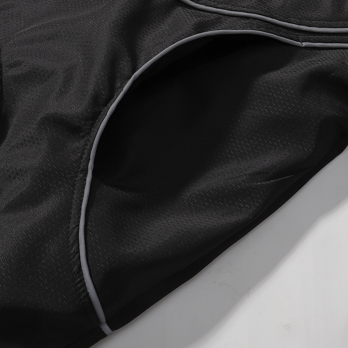 Supreme Reflective Piping Pullover Black（SUP-SS22-704）