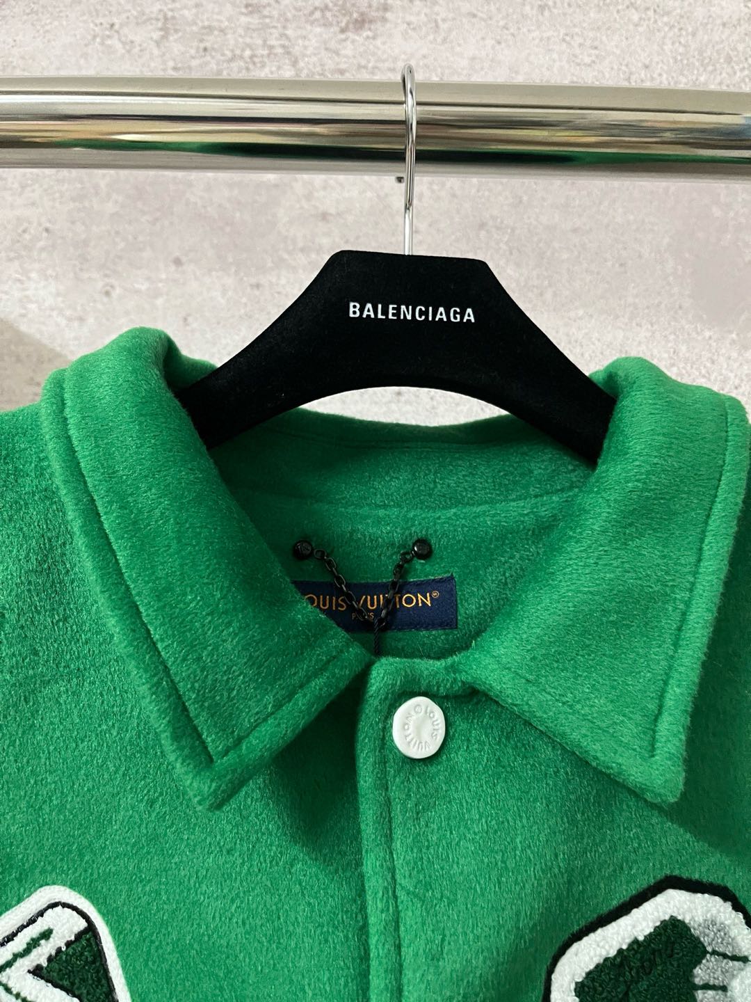 Louis Vuitton leather baseball jacke（1A98D3）