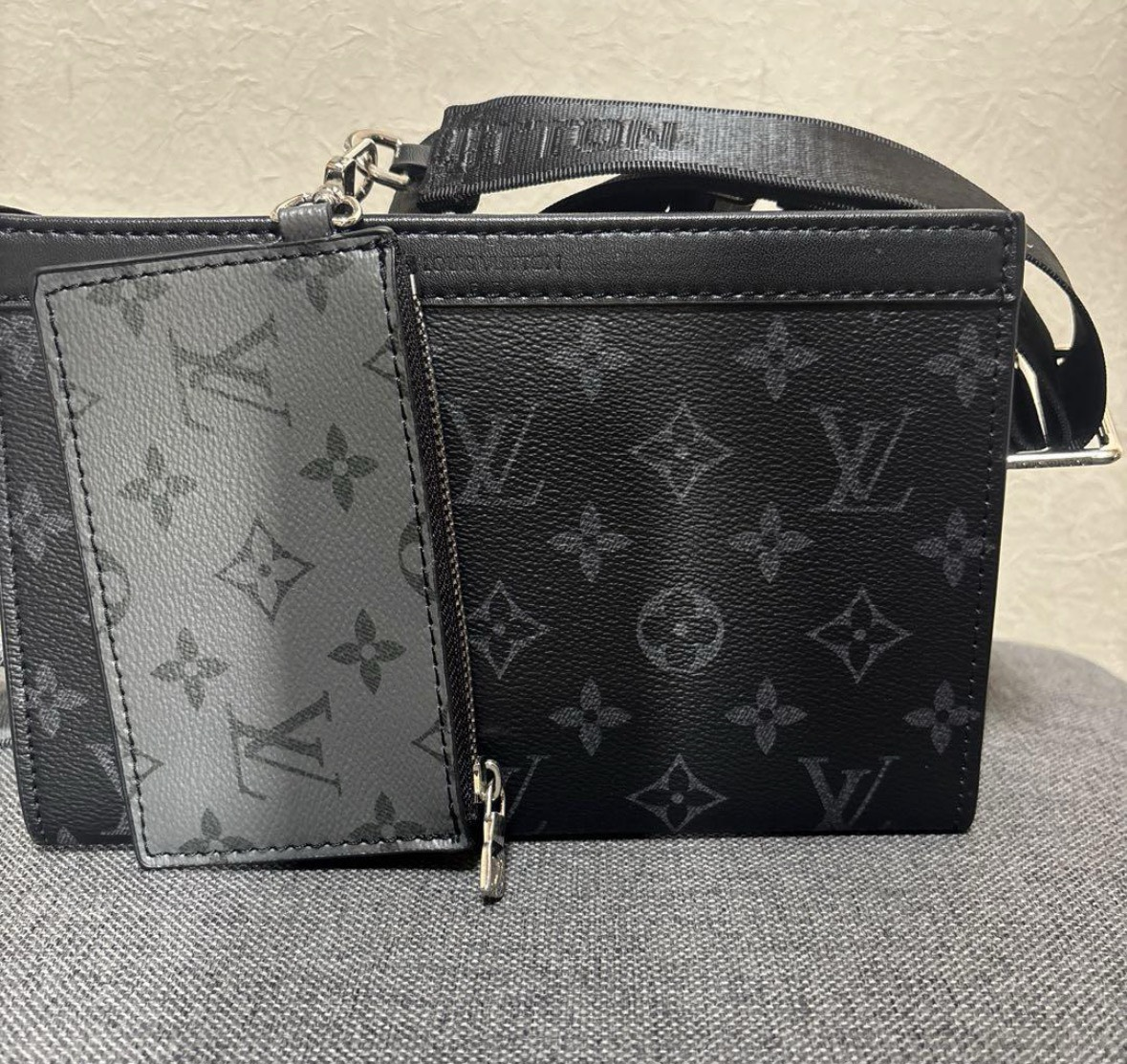 LOUIS VUITTON Gaston Wearable Wallet Monogram Eclipse（M81124）