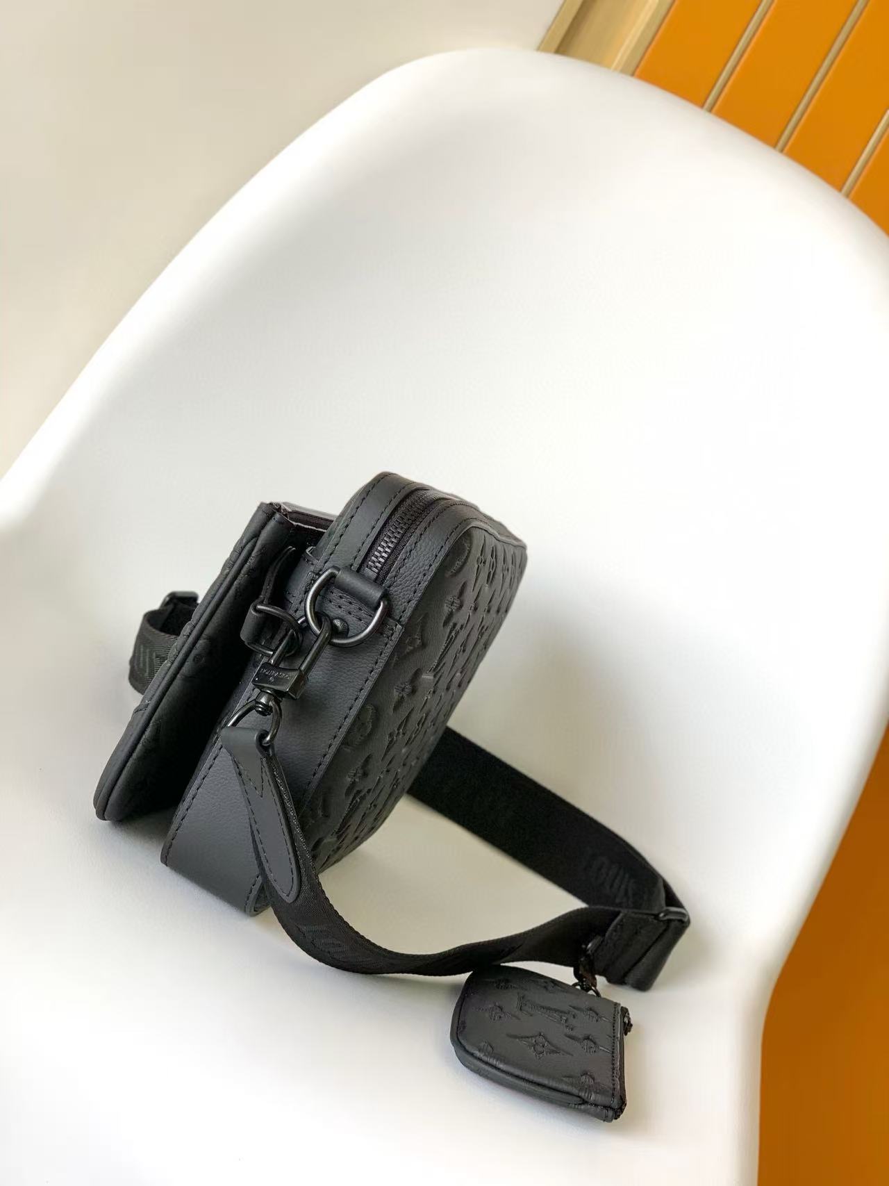 Louis Vuitton Trio Messenger Bag Monogram Shadow Leather（M46602）