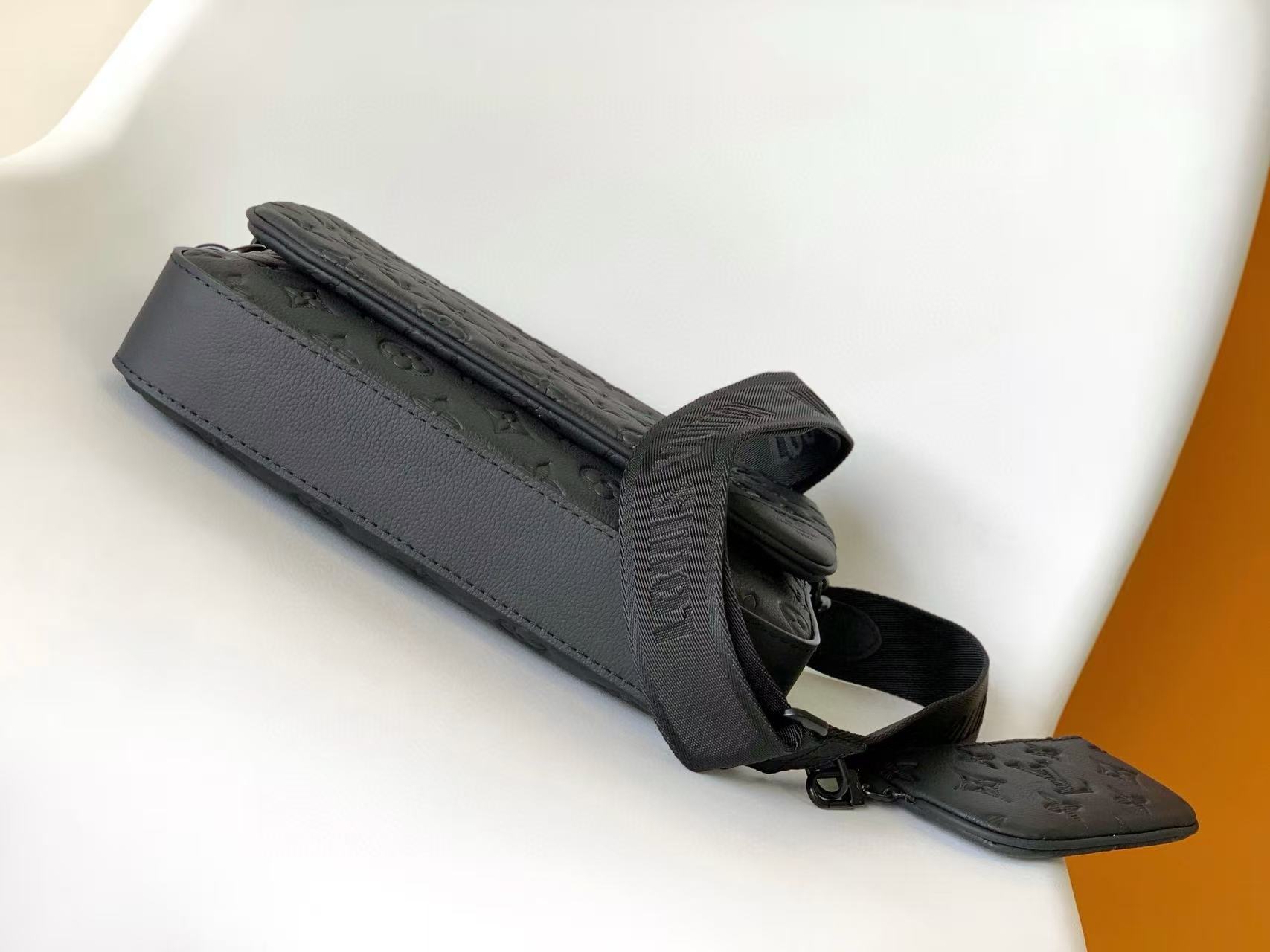 Louis Vuitton Trio Messenger Bag Monogram Shadow Leather（M46602）