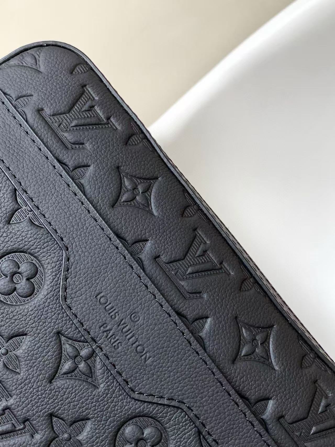 Louis Vuitton Trio Messenger Bag Monogram Shadow Leather（M46602）