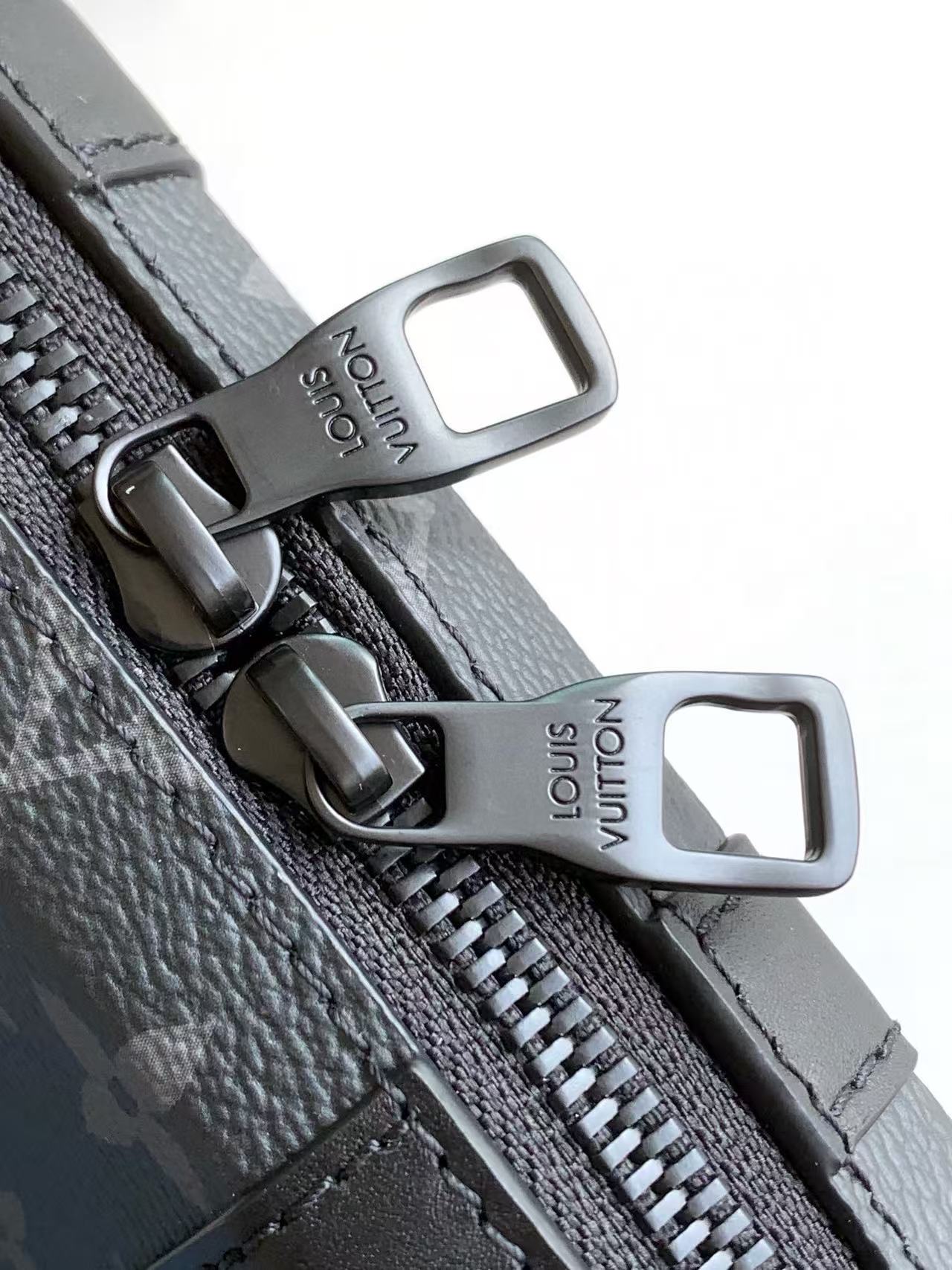 LOUIS VUITTON Soft Trunk M69838 Monogram Eclipse Canvas Black Shoulder Bag（M69838）