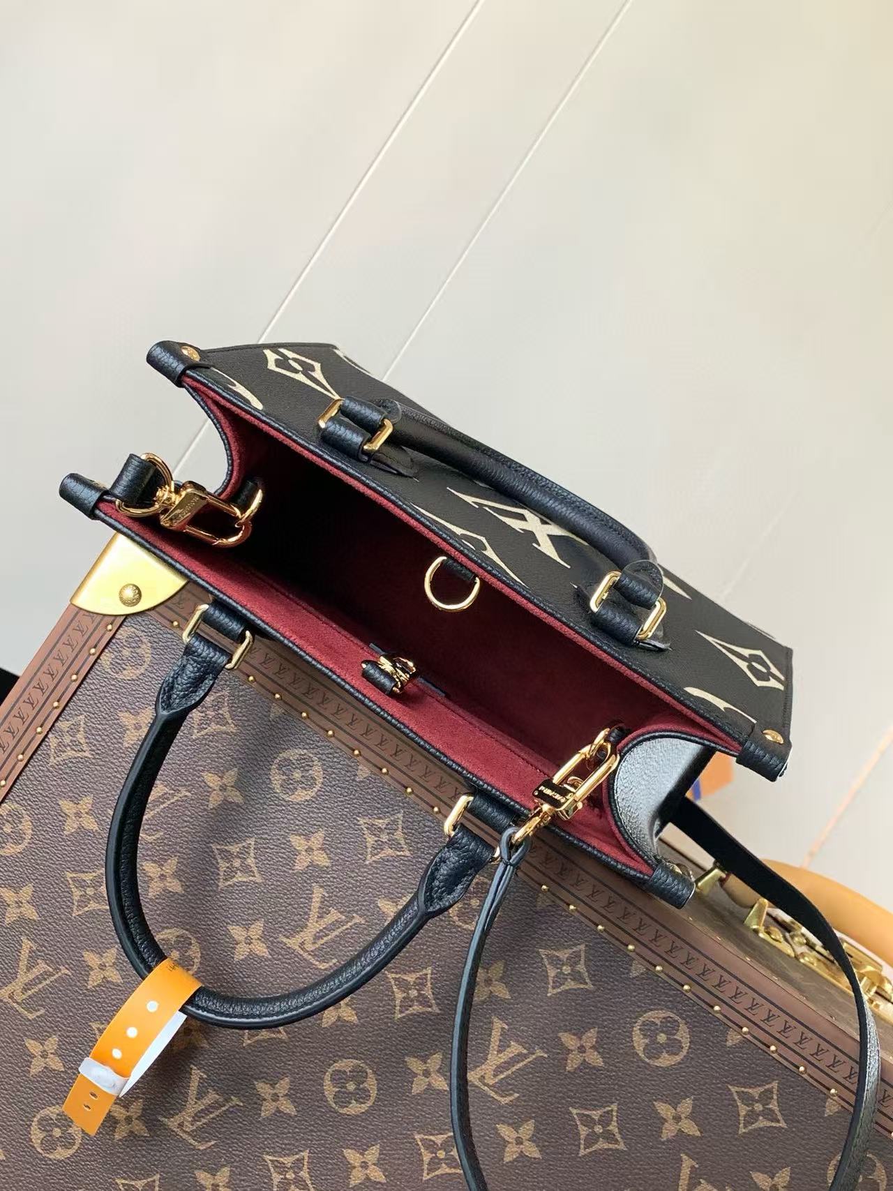 Louis Vuitton Bicolor Monogram Empreinte On-the-Go PM M45659 Bag（M45659）