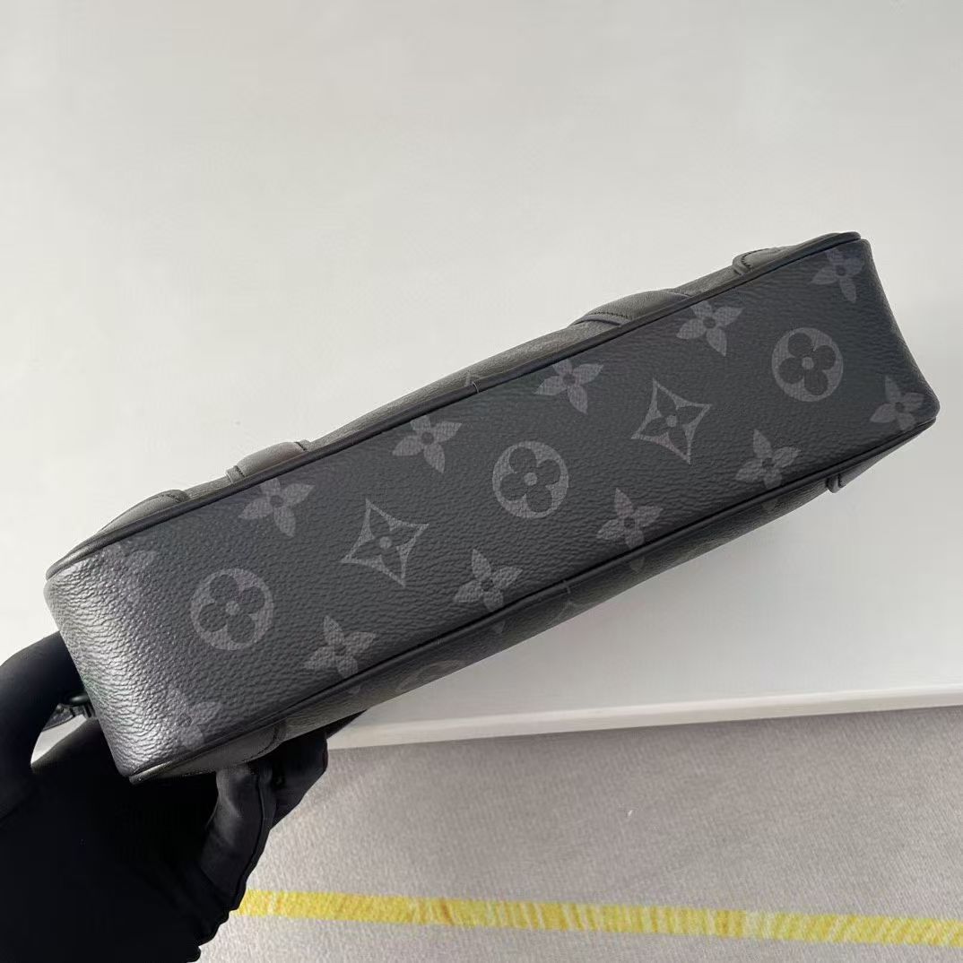 Louis Vuitton Monogram Eclipse Pochette Kasai  Bag（M82076）