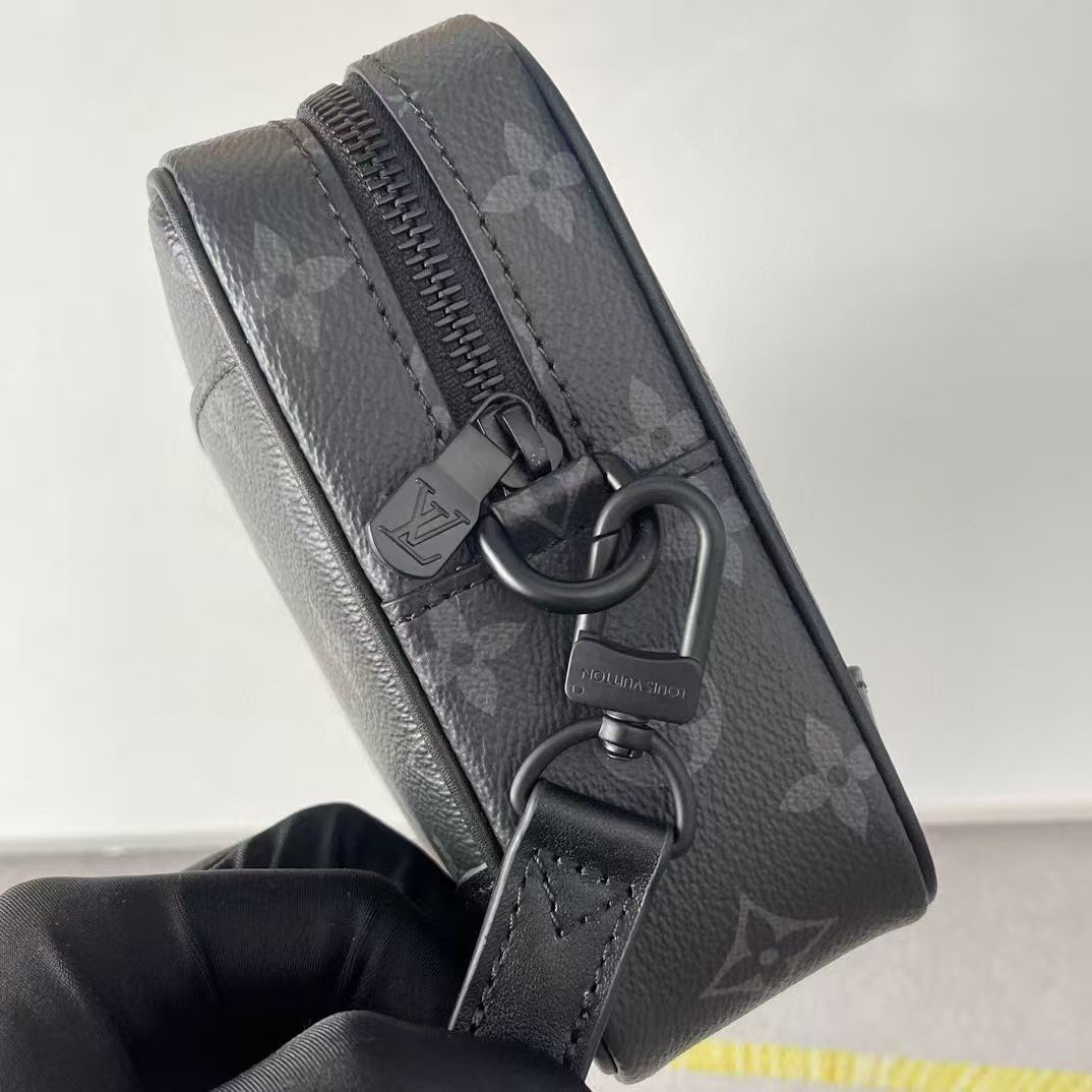 Louis Vuitton Monogram Eclipse Pochette Kasai  Bag（M82076）