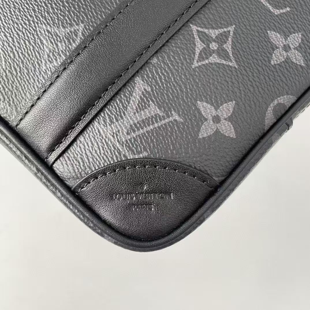 Louis Vuitton Monogram Eclipse Pochette Kasai  Bag（M82076）