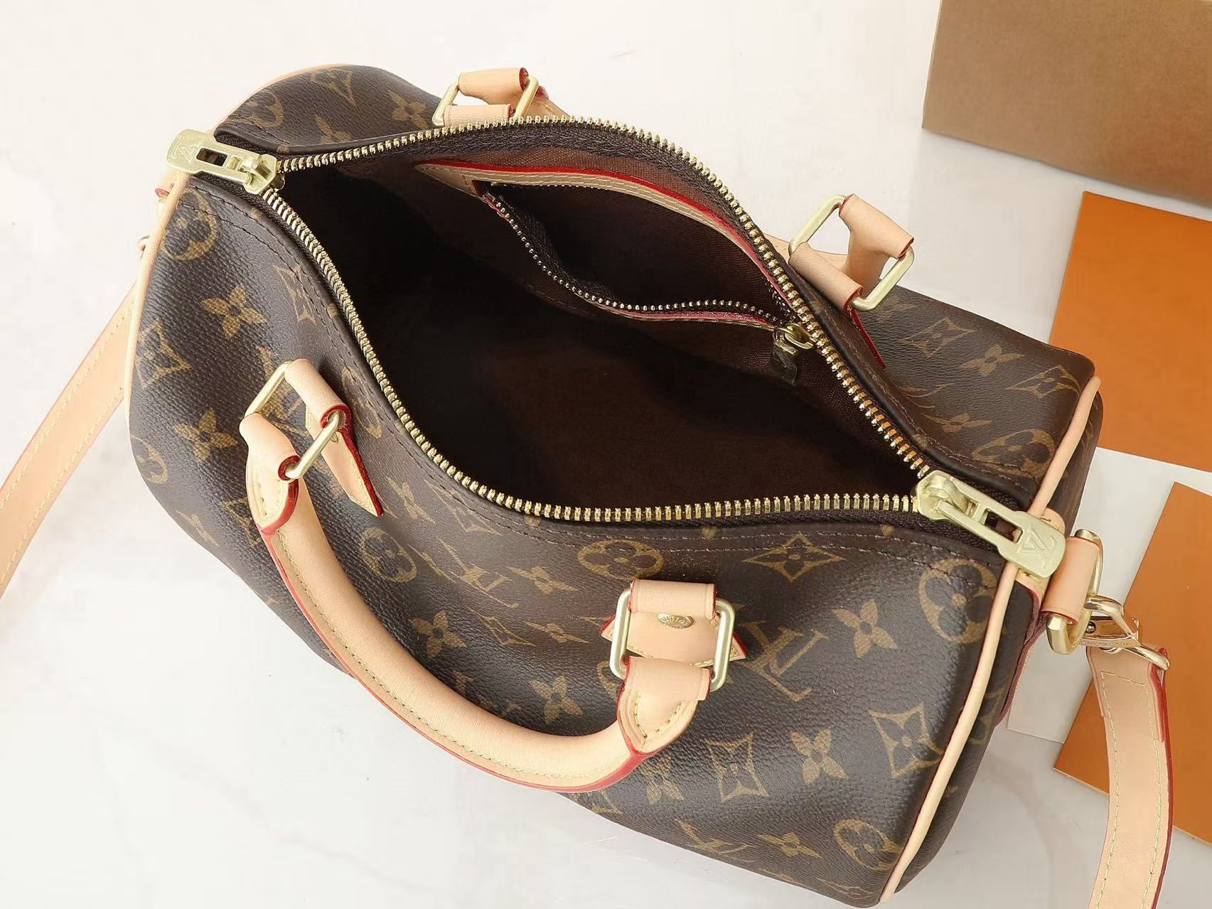 Louis Vuitton Speedy Bandouliere 25 Monogram Canvas Tote/Shoulder Bag（M41113）