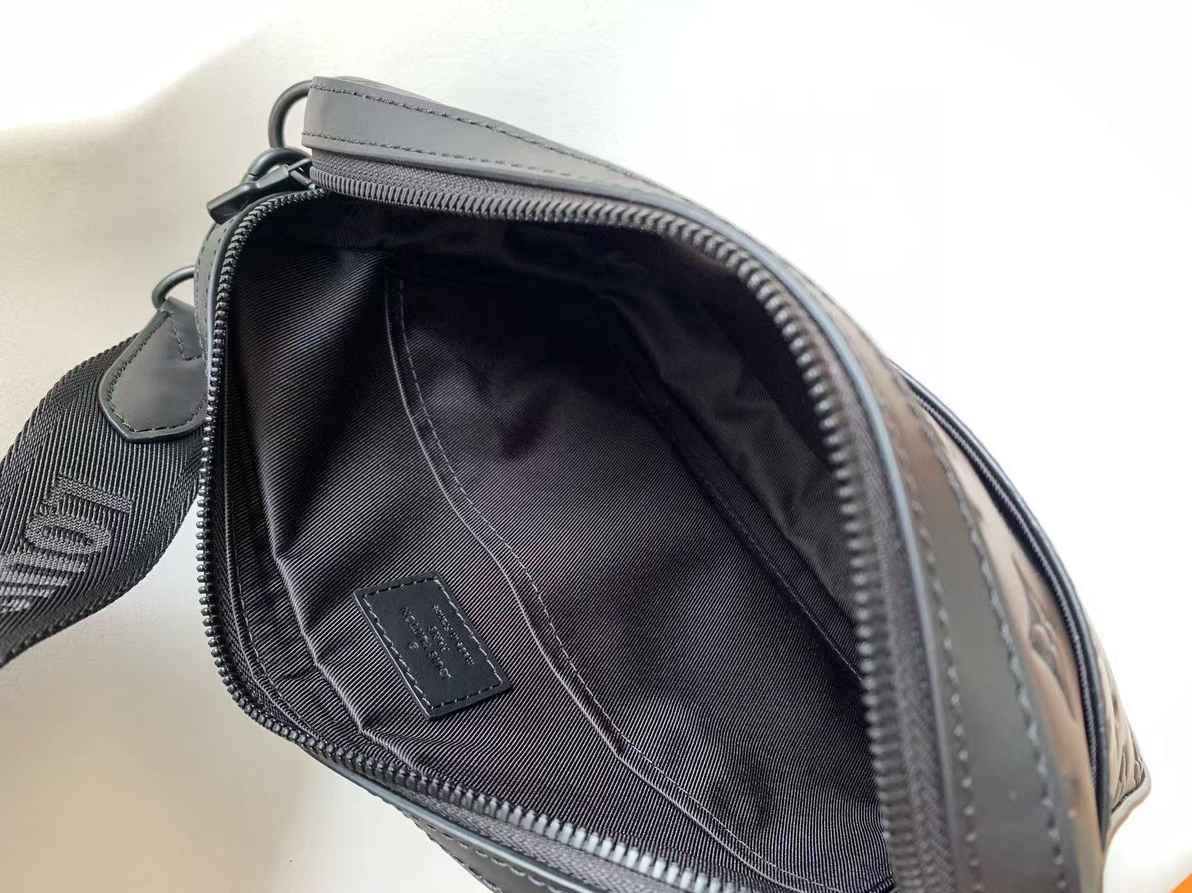 Louis Vuitton Men's Duo Shoulder Crossbody Bag（M69827）