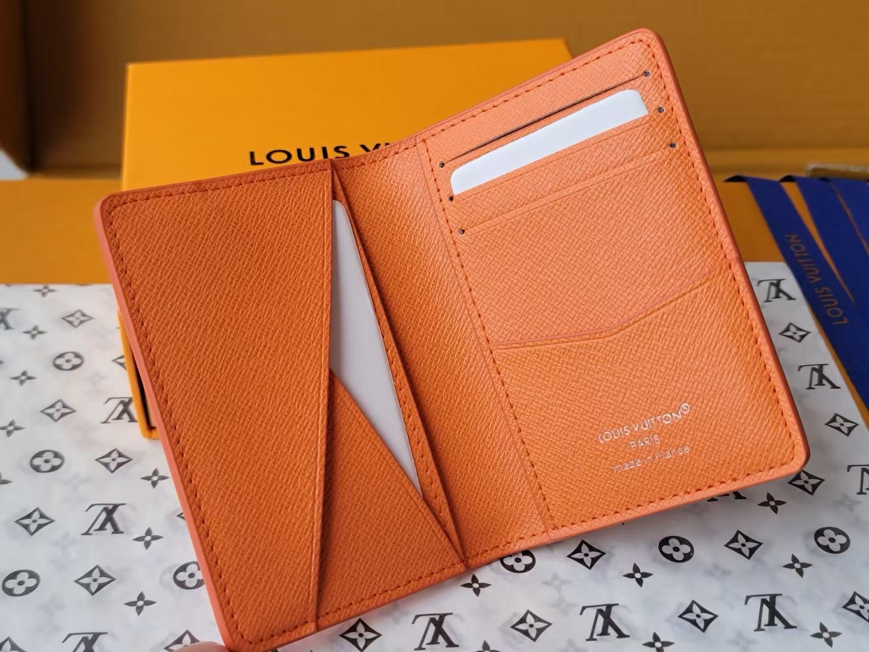  Louis Vuitton Poche Card Case Organizer(M14881）