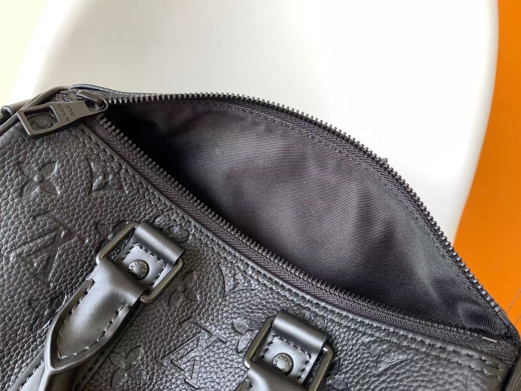 Louis Vuitton Keepall Bandouliere 25 Taurillon Monogram Leather "Noir"（M20900）