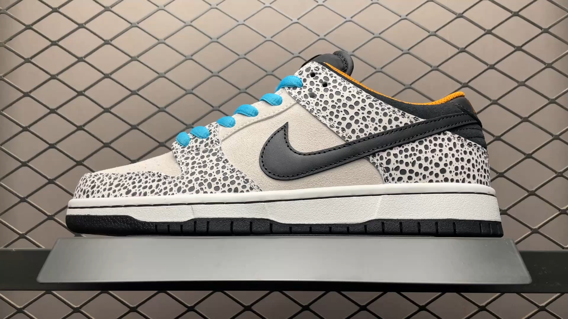 Nike SB Dunk Low Safari 