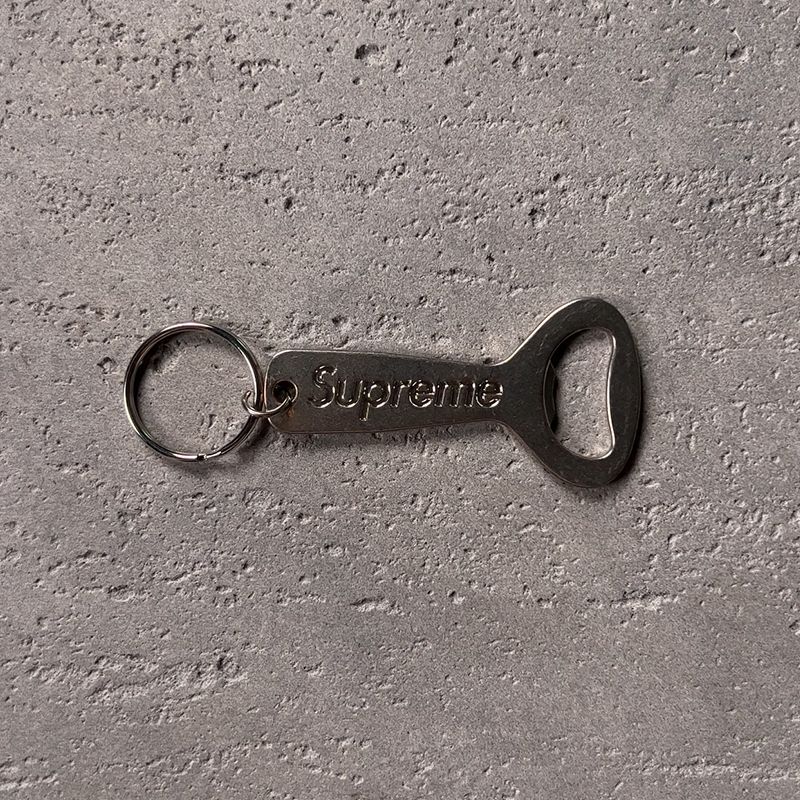 Supreme Bottle Opener Keychain "Silver"（SUP-FW24-WEEK3-021）