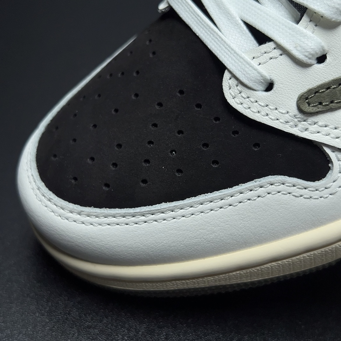 Travis Scott × Nike WMNS Air Jordan 1 Low OG "Medium Olive" (DZ4137-106)