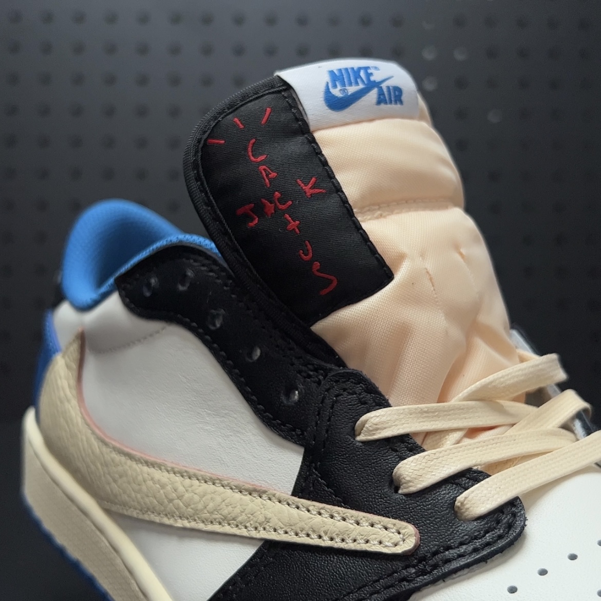 Travis Scott × Fragment × Nike Air Jordan 1 Low OG SP "Military Blue"（DM7866-140）