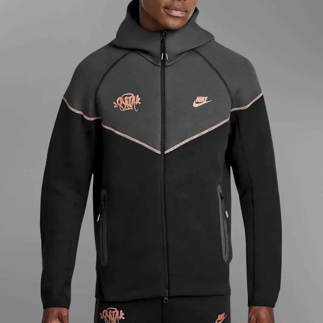 Syna Central Cee Tech Fleece – PRVYIT Exclusive – prvyit
