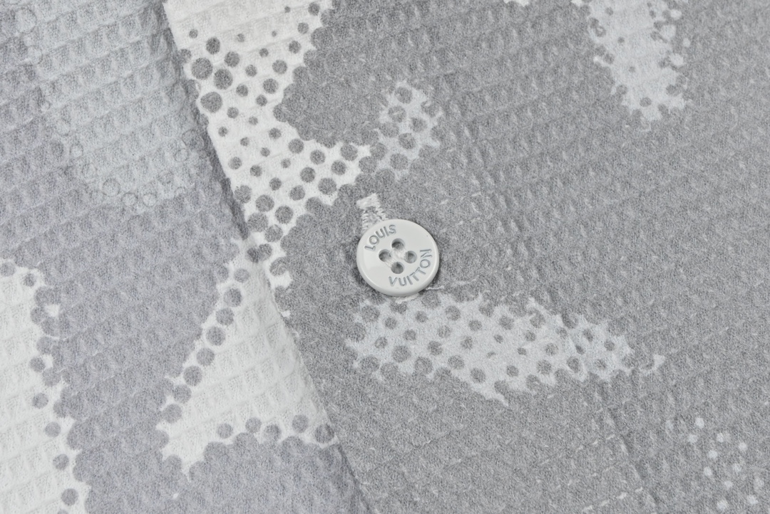 World map camouflage design Louis Vuitton shirt（124495）