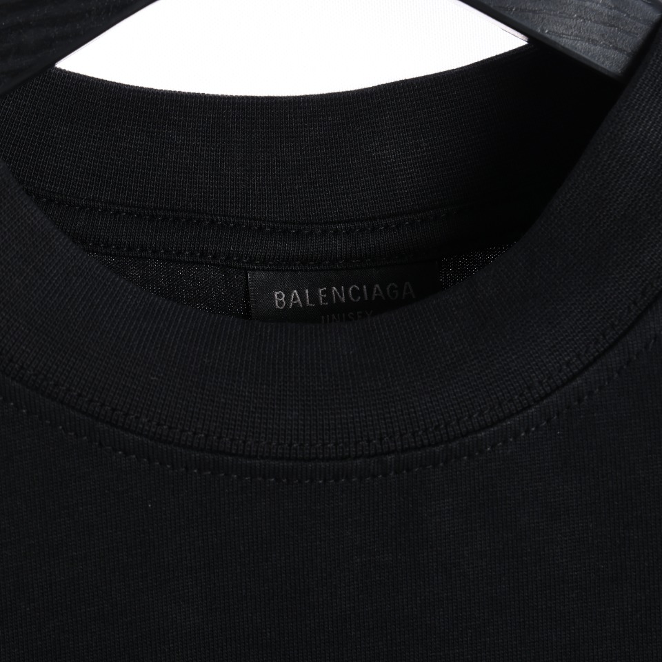 Balenciaga T-shirt with glowing letters on the back（124795）