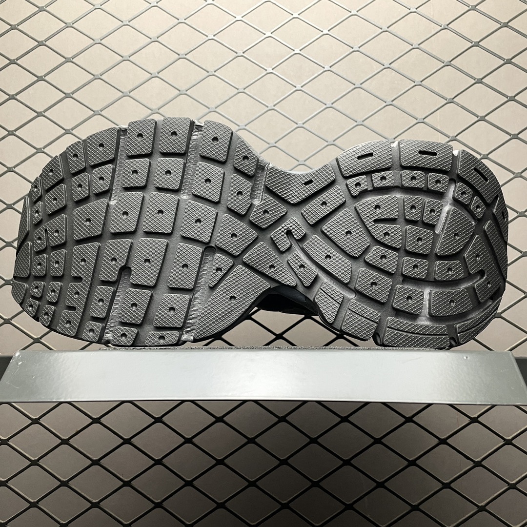 BALENCIAGA 3XL sneakers WORN-OUT SNEAKER suede（759693W3XLI1819）