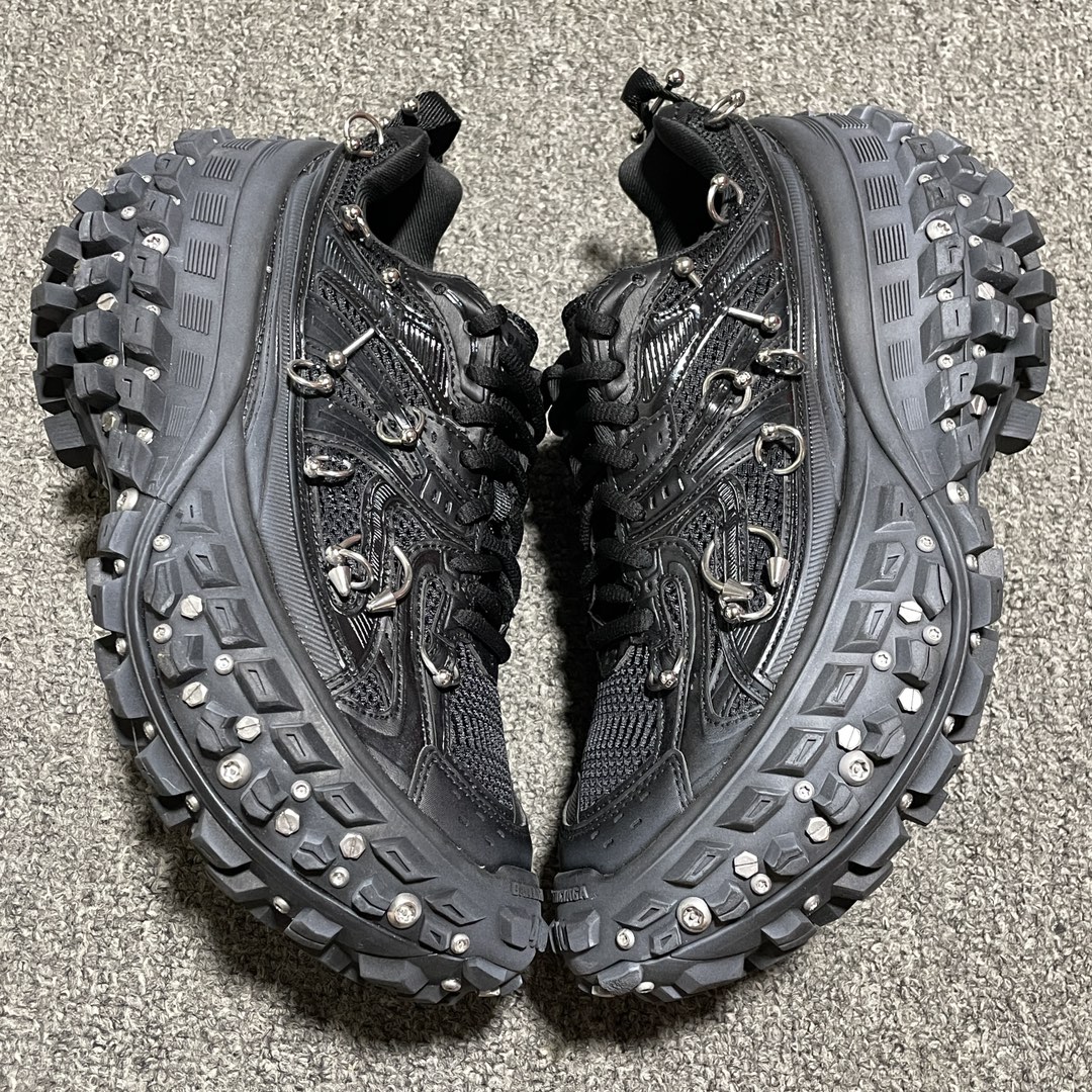 BALENCIAGA Bouncer (Defender) Screw Sneaker With Piercings"Black"（685613W2RAG1081）