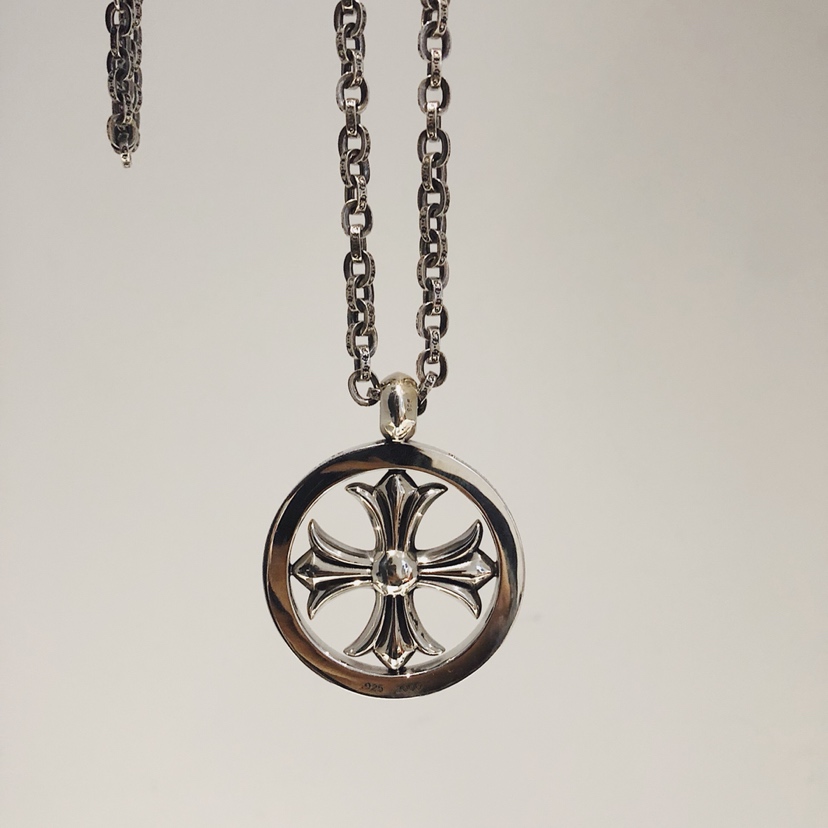 CHROME HEARTS Large round cross necklace（CHROME HEARTS 249）