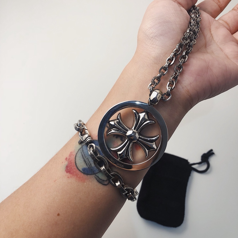 CHROME HEARTS Large round cross necklace（CHROME HEARTS 249）