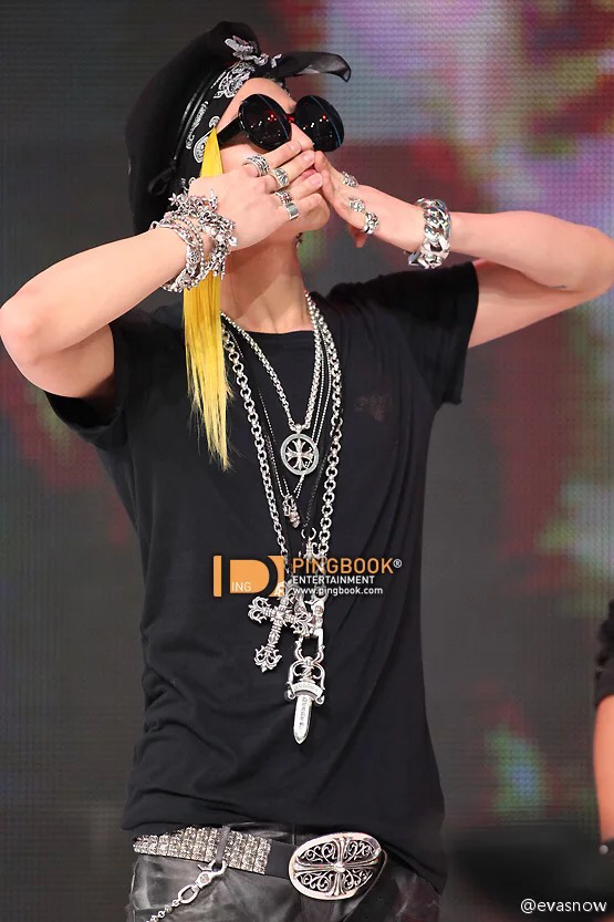 CHROME HEARTS Large round cross necklace（CHROME HEARTS 249）