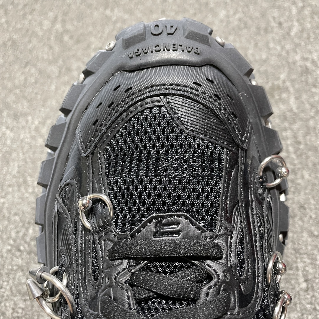 BALENCIAGA Bouncer (Defender) Screw Sneaker With Piercings"Black"（685613W2RAG1081）