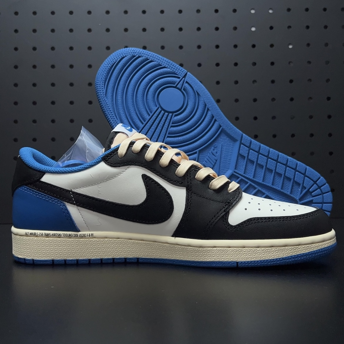 Travis Scott × Fragment × Nike Air Jordan 1 Low OG SP "Military Blue"（DM7866-140）