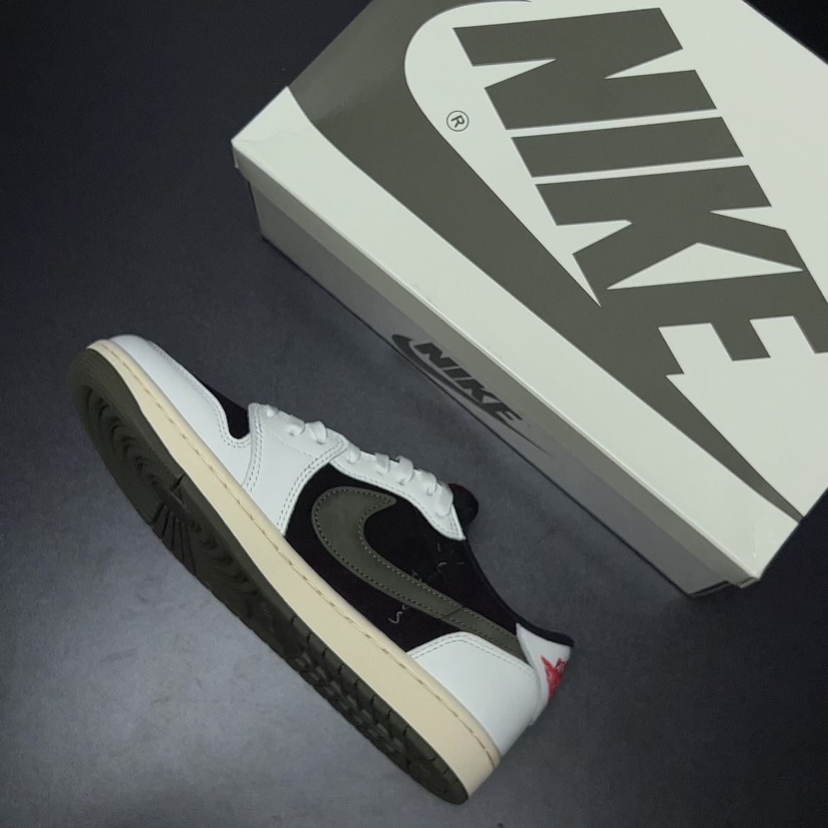 Travis Scott × Nike WMNS Air Jordan 1 Low OG "Medium Olive" (DZ4137-106)