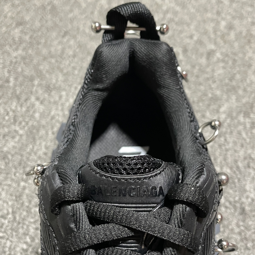 BALENCIAGA Bouncer (Defender) Screw Sneaker With Piercings"Black"（685613W2RAG1081）