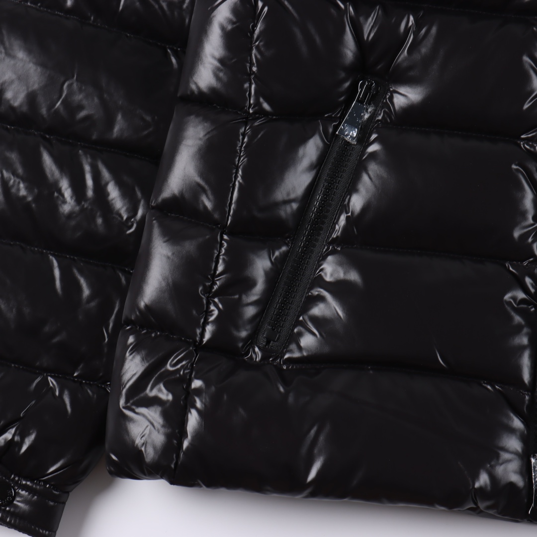 Moncler Baby Armband Logo Down Jacket（1A5240068950999）