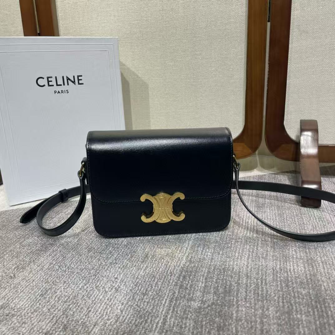Celine Teen Triomphe Bag in Shiny Calfskin Black（188423BF4-38NO）
