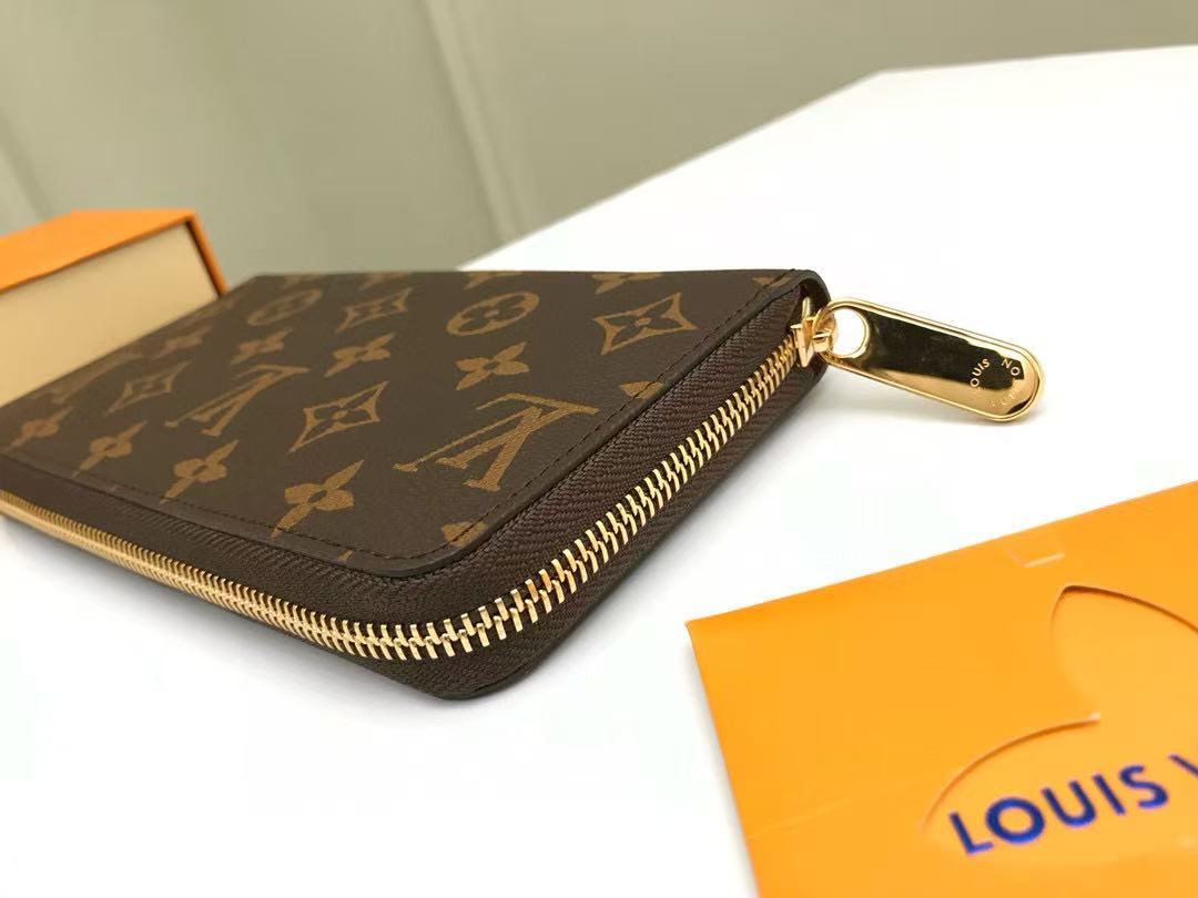 Louis Vuitton Zippy Wallet (M42616)
