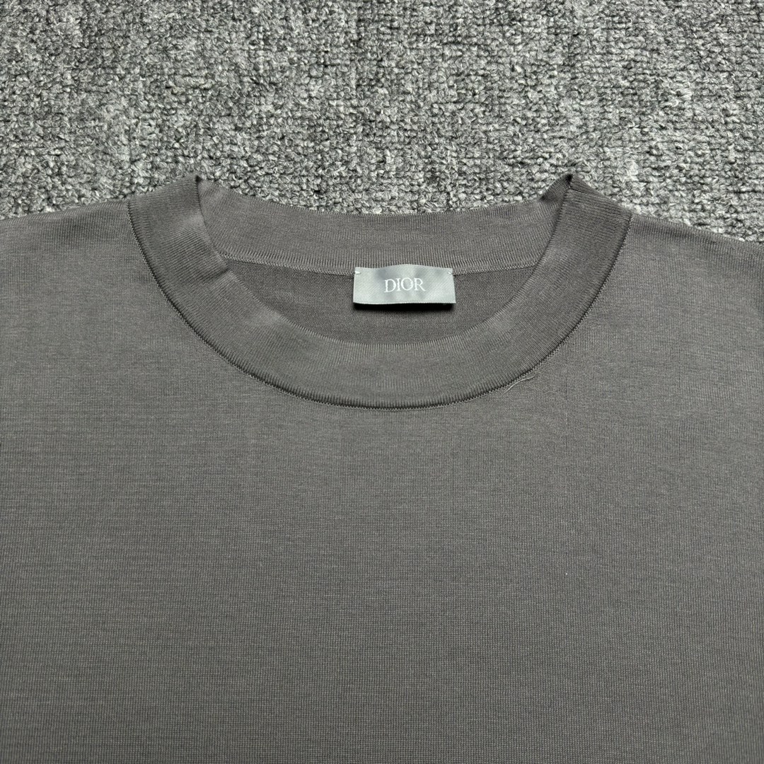 Dior T-shirts（483M648AT823-C889）