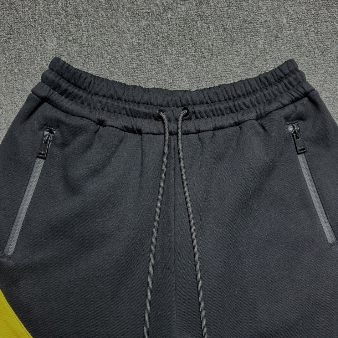 FENDI ELASTIC DRAWSTRING BERMUDA SHORTS（FAB656AN67F1KRX）