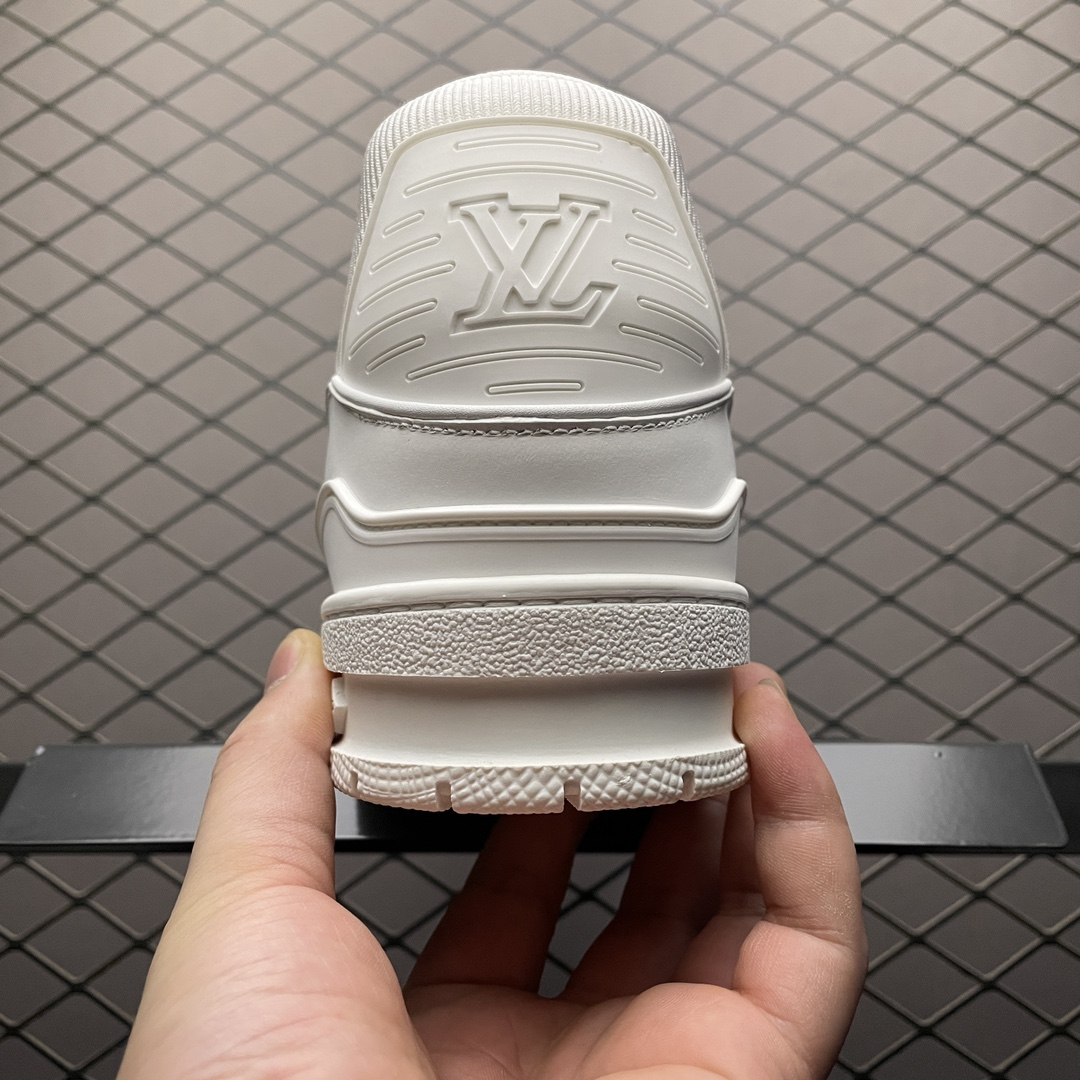 Louis Vuitton trainer sneakers （1AC29J）