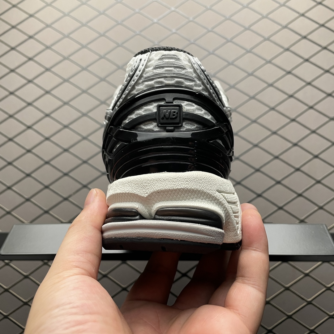 New Balance 1906R "Metallic/Silver/Black"(M1906RER）