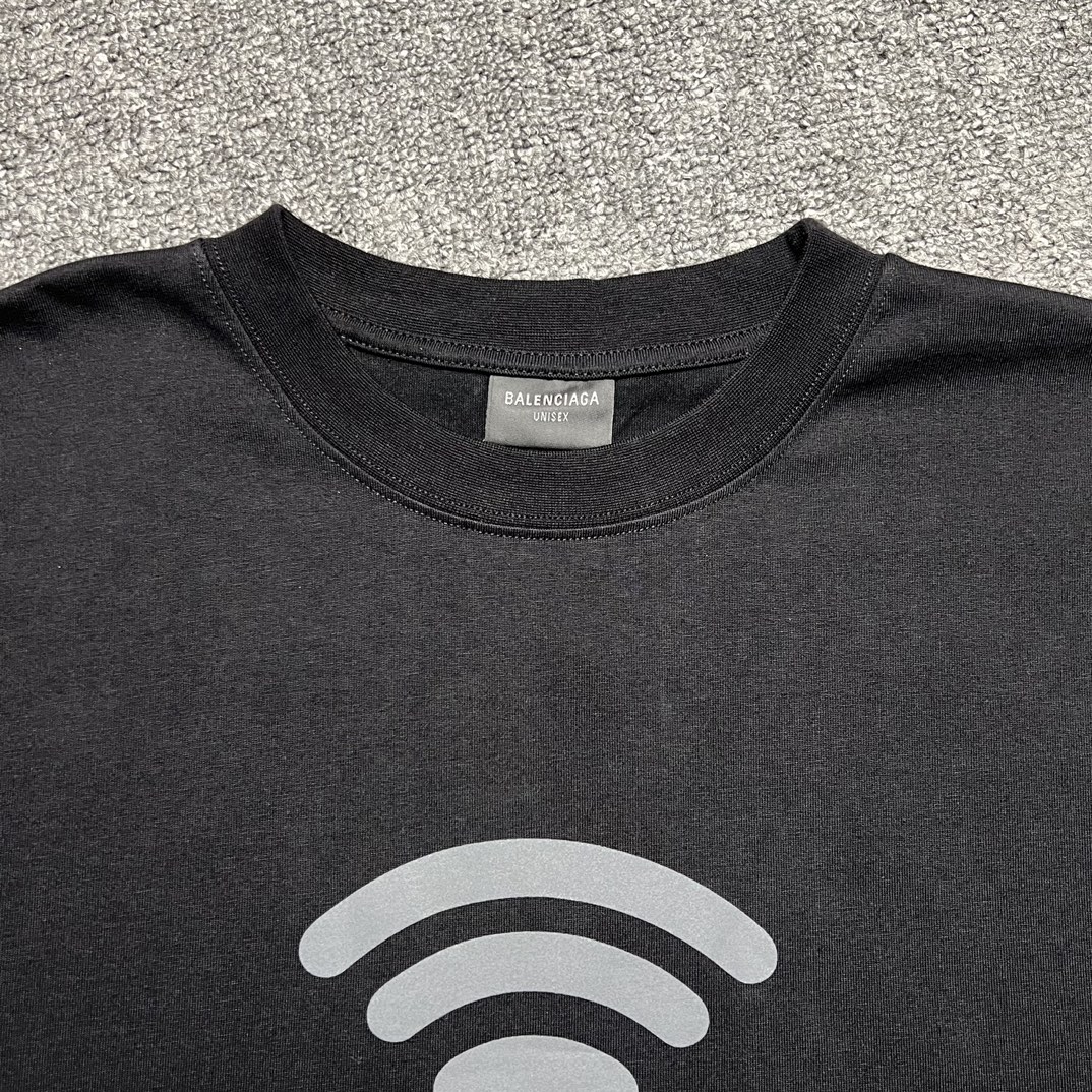 【BALENCIAGA】LO_VE Tシャツ ミディアムフィット(764235TQVK21576）
