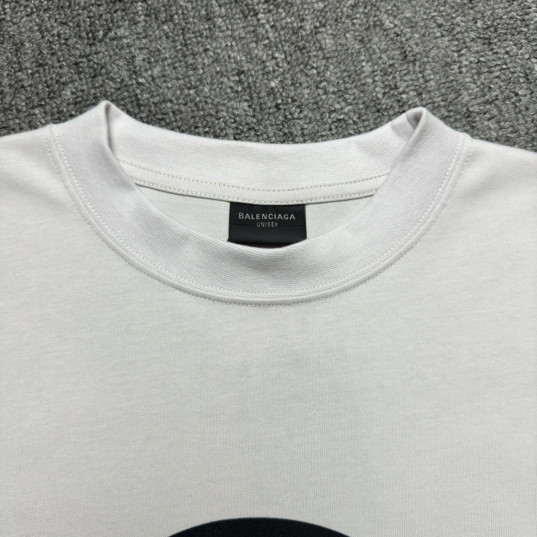 【BALENCIAGA】LO_VE Tシャツ ミディアムフィット(764235TQVK23307）